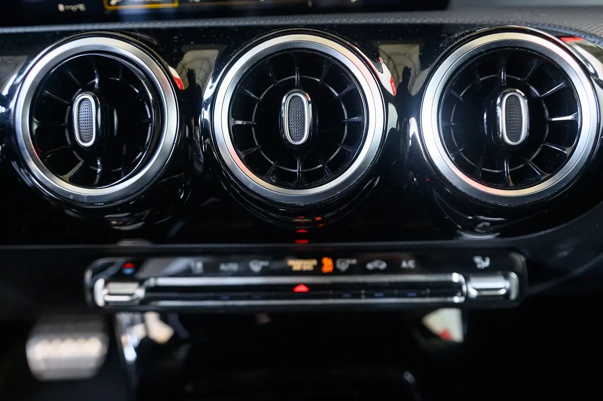 Mercedes-Benz A 180 Limousine d AMG Line Aut. 43