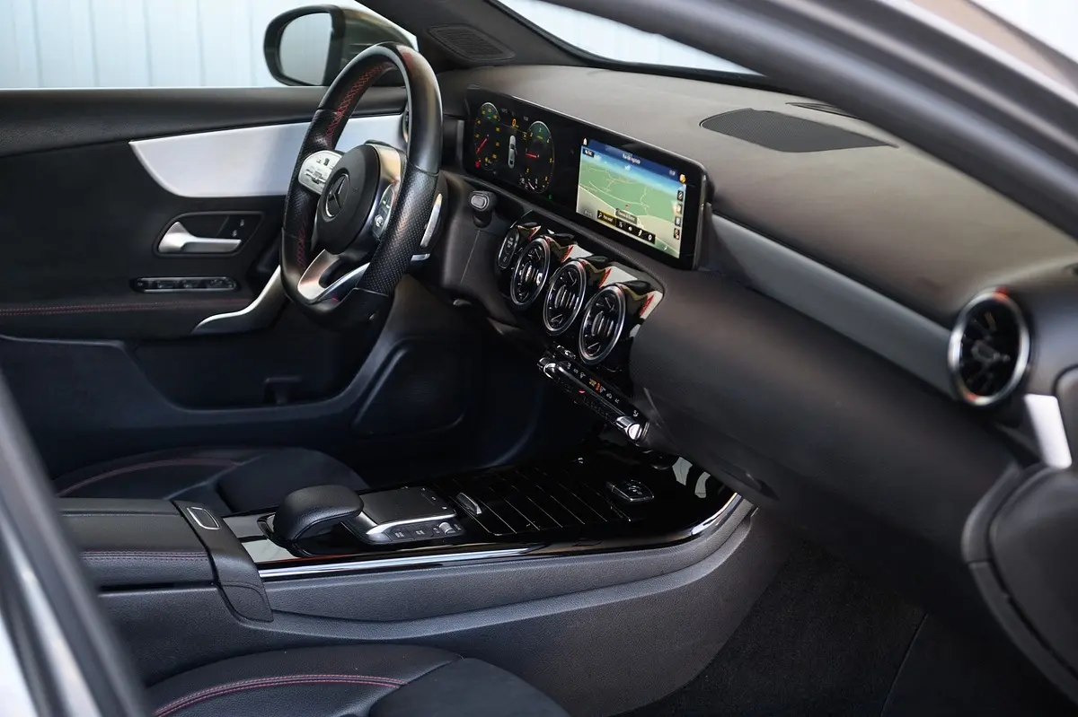 Mercedes-Benz A 180 Limousine d AMG Line Aut. 68