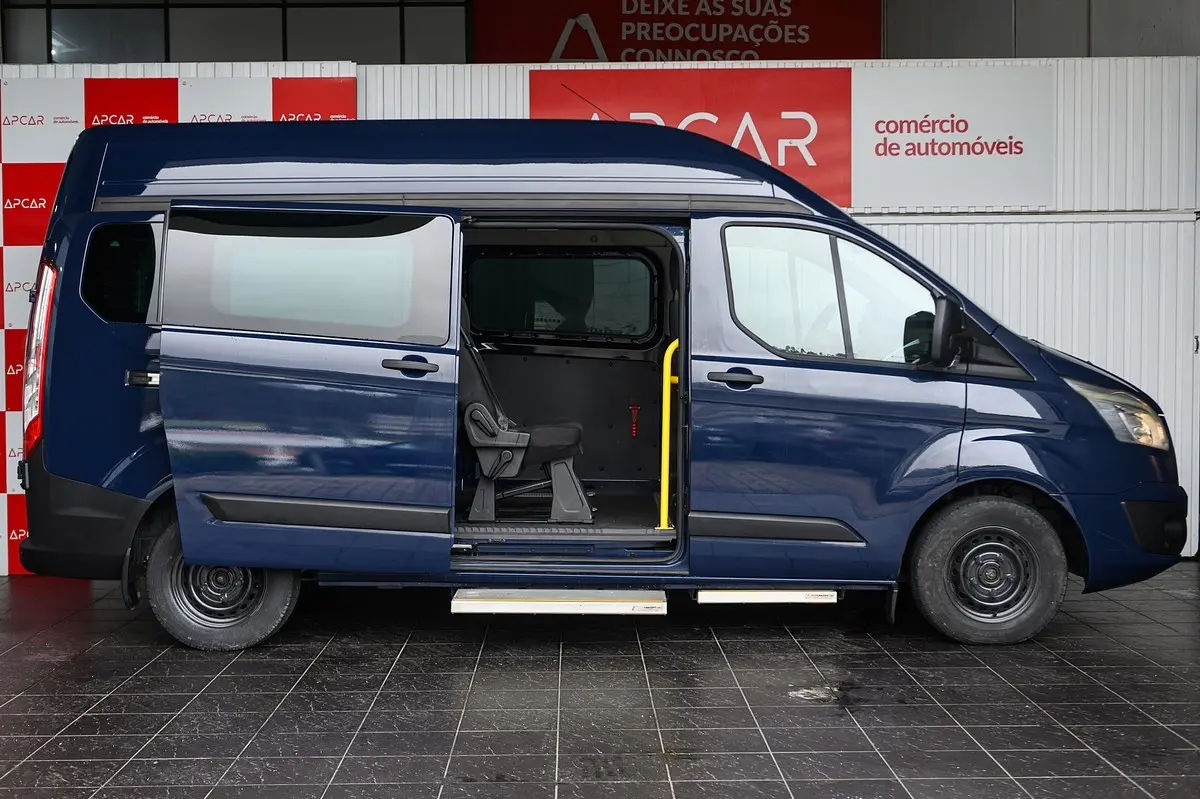 Ford Transit Custom Adaptada p/ 3 cadeiras de rodas 15