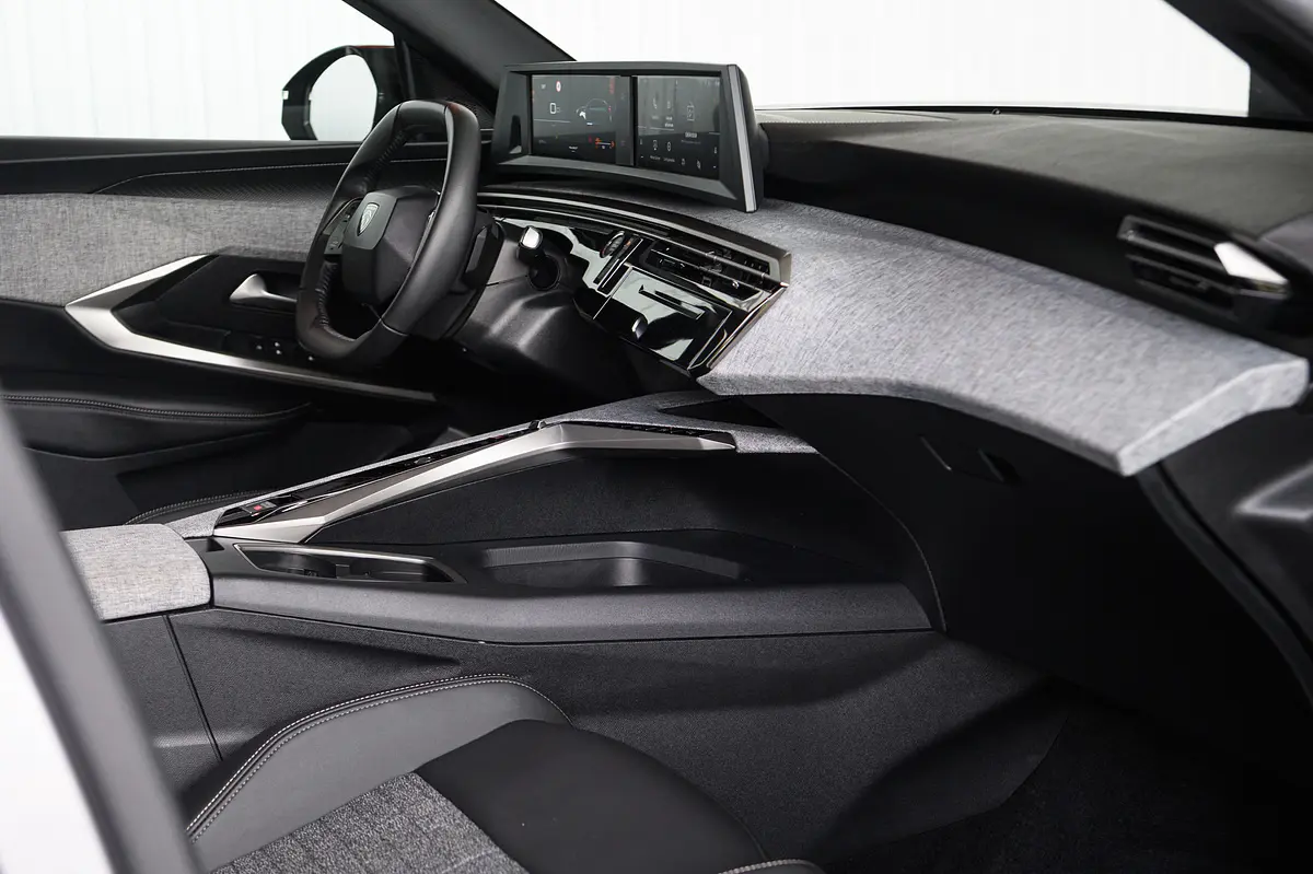 Peugeot 3008 1.2 Hybrid Allure e-DCS6 19