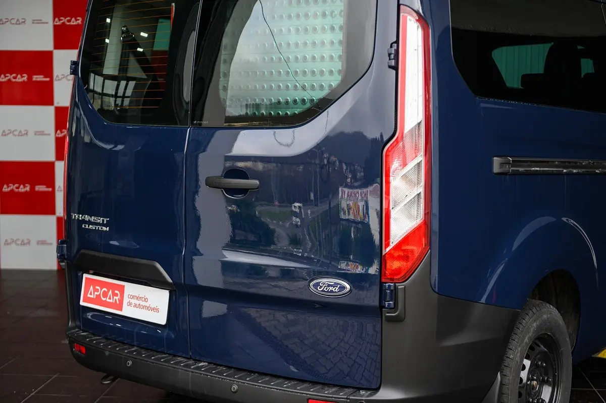 Ford Transit Custom Adaptada p/ 3 cadeiras de rodas 18