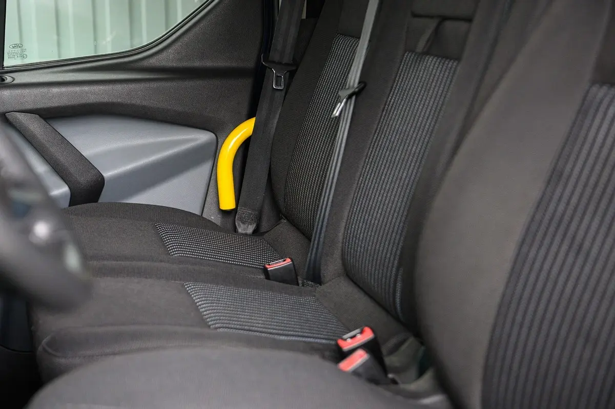 Ford Transit Custom Adaptada p/ 3 cadeiras de rodas 32