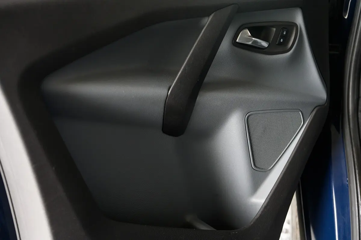 Ford Transit Custom Adaptada p/ 3 cadeiras de rodas 28