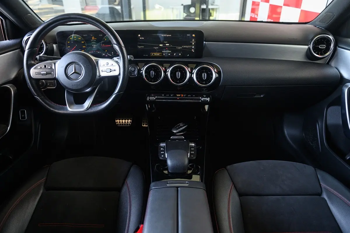 Mercedes-Benz A 180 Limousine d AMG Line Aut. 64