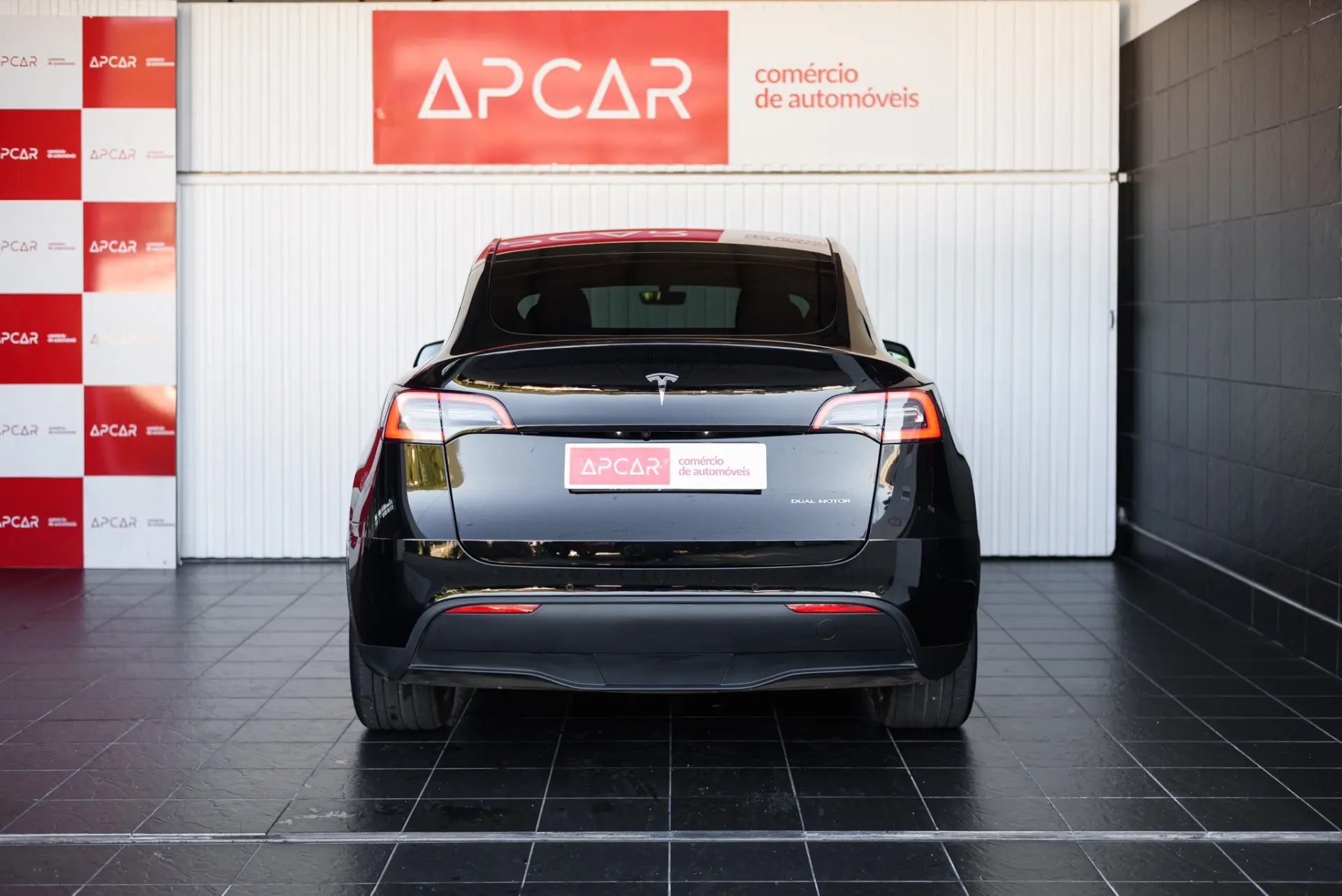 Tesla Model Y Long Range Dual Motor AWD 6