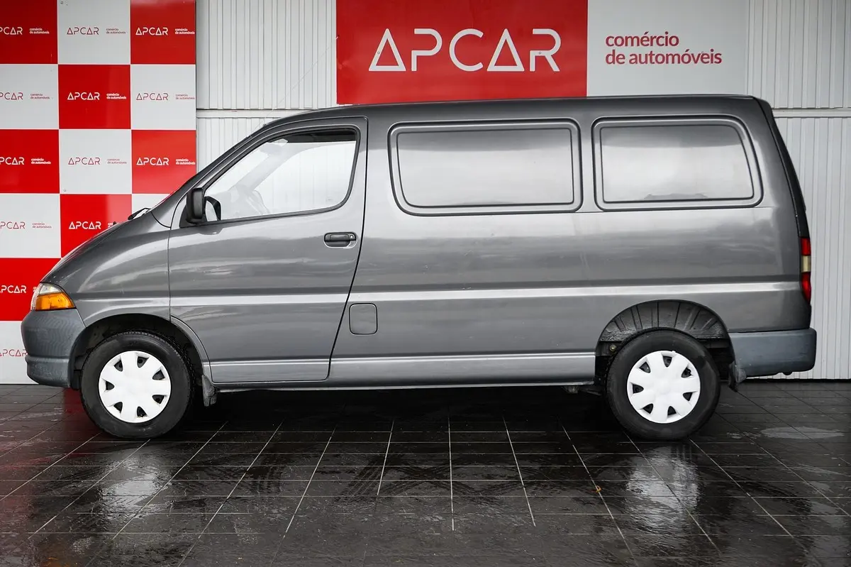 Toyota HiAce 2.4 D LXH12LG 6