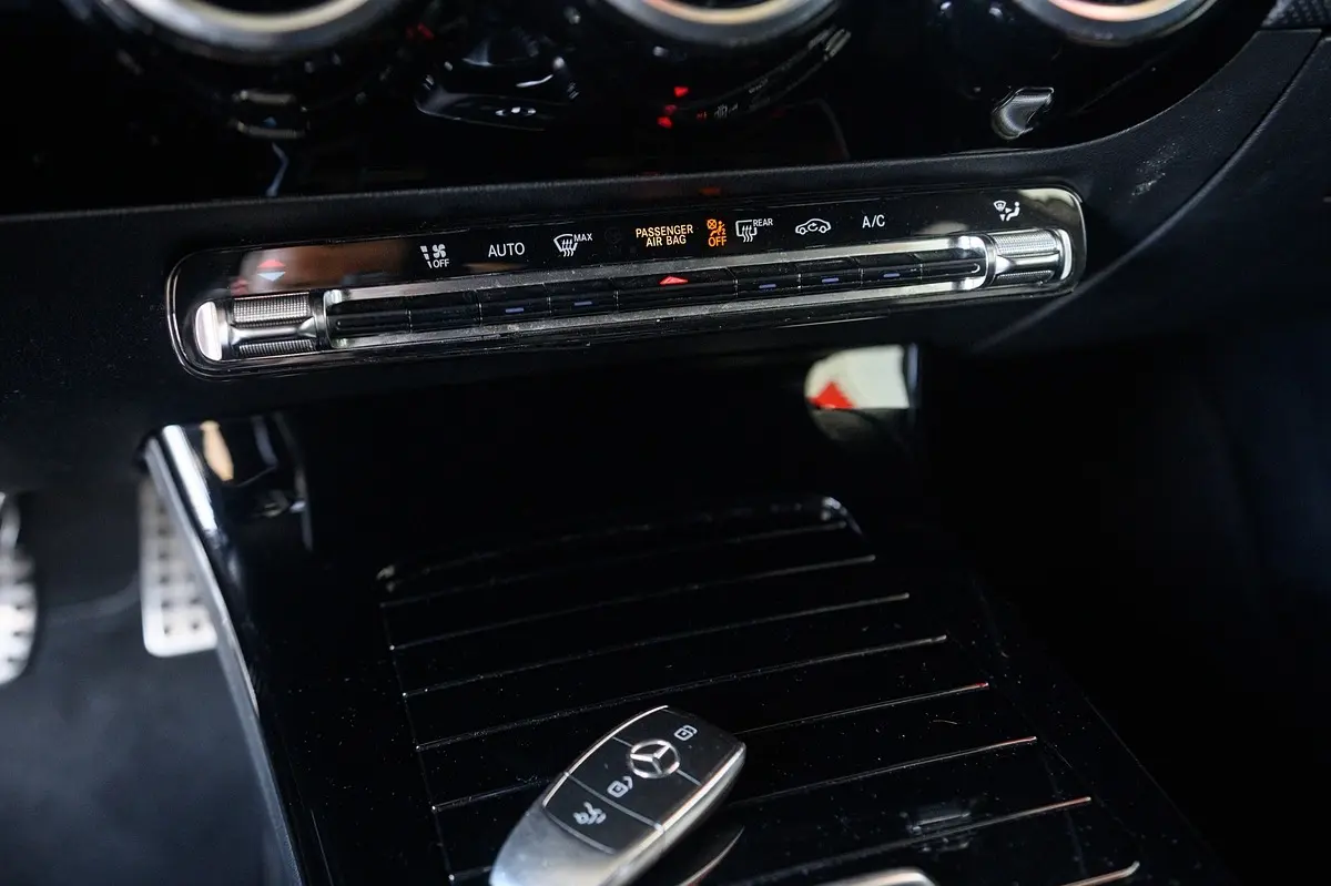 Mercedes-Benz A 180 Limousine d AMG Line Aut. 42