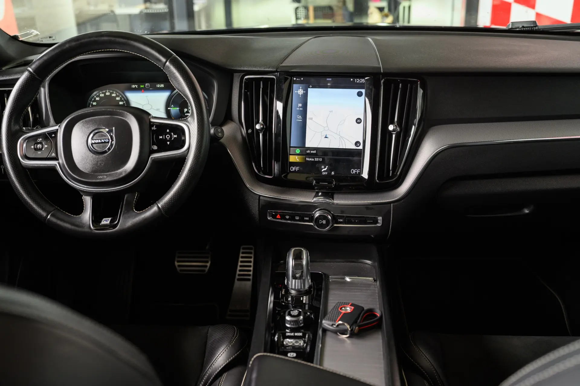 Volvo XC 60 2.0 T8 PHEV R-Design AWD 43