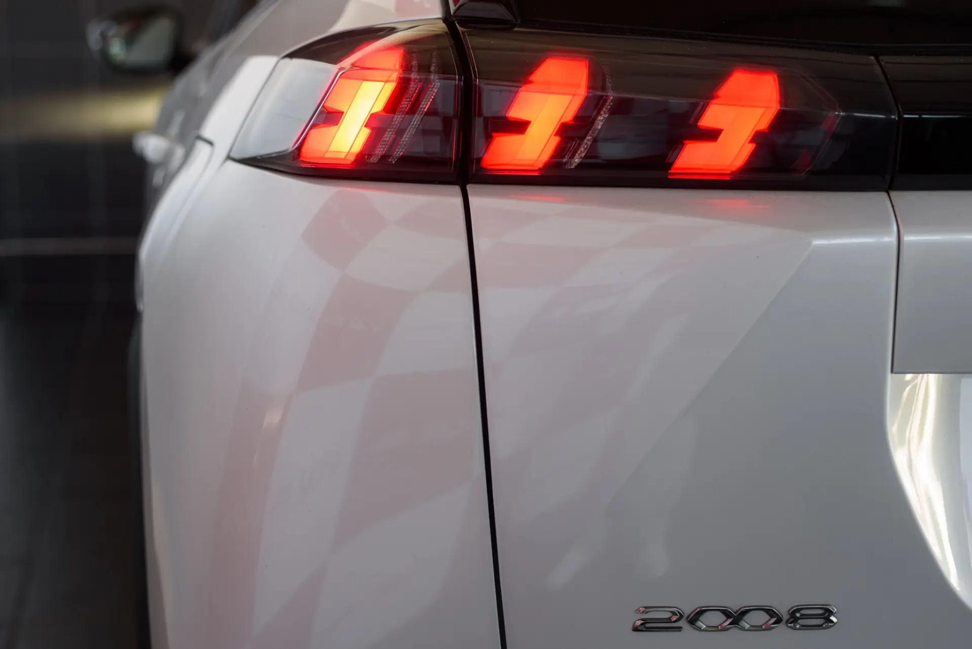 Peugeot 2008 1.2 PureTech Allure EAT8 12