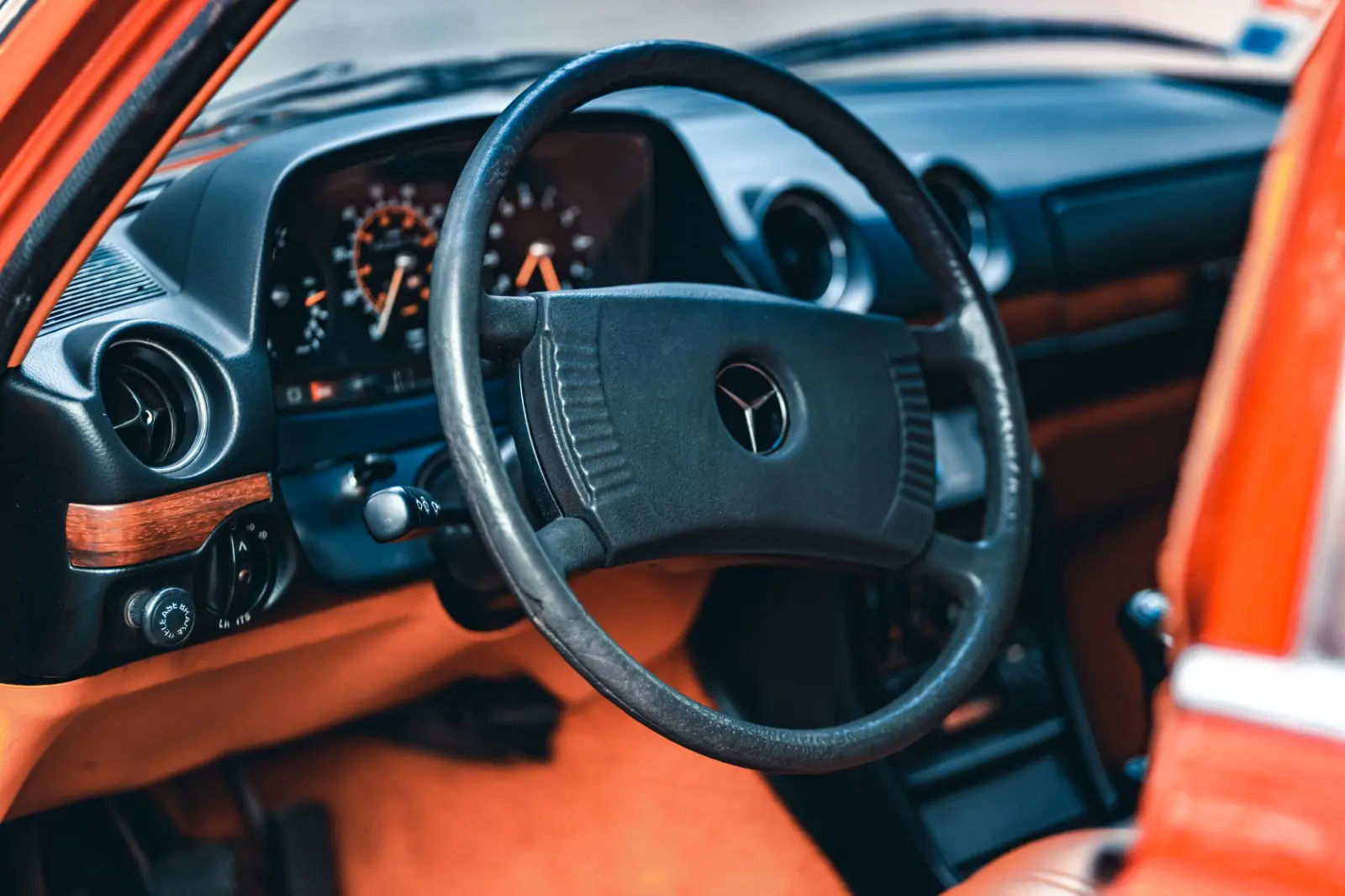 Mercedes-Benz 240 D US-Spec 21
