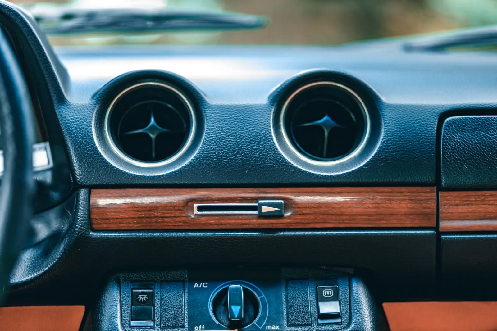 Mercedes-Benz 240 D US-Spec 40