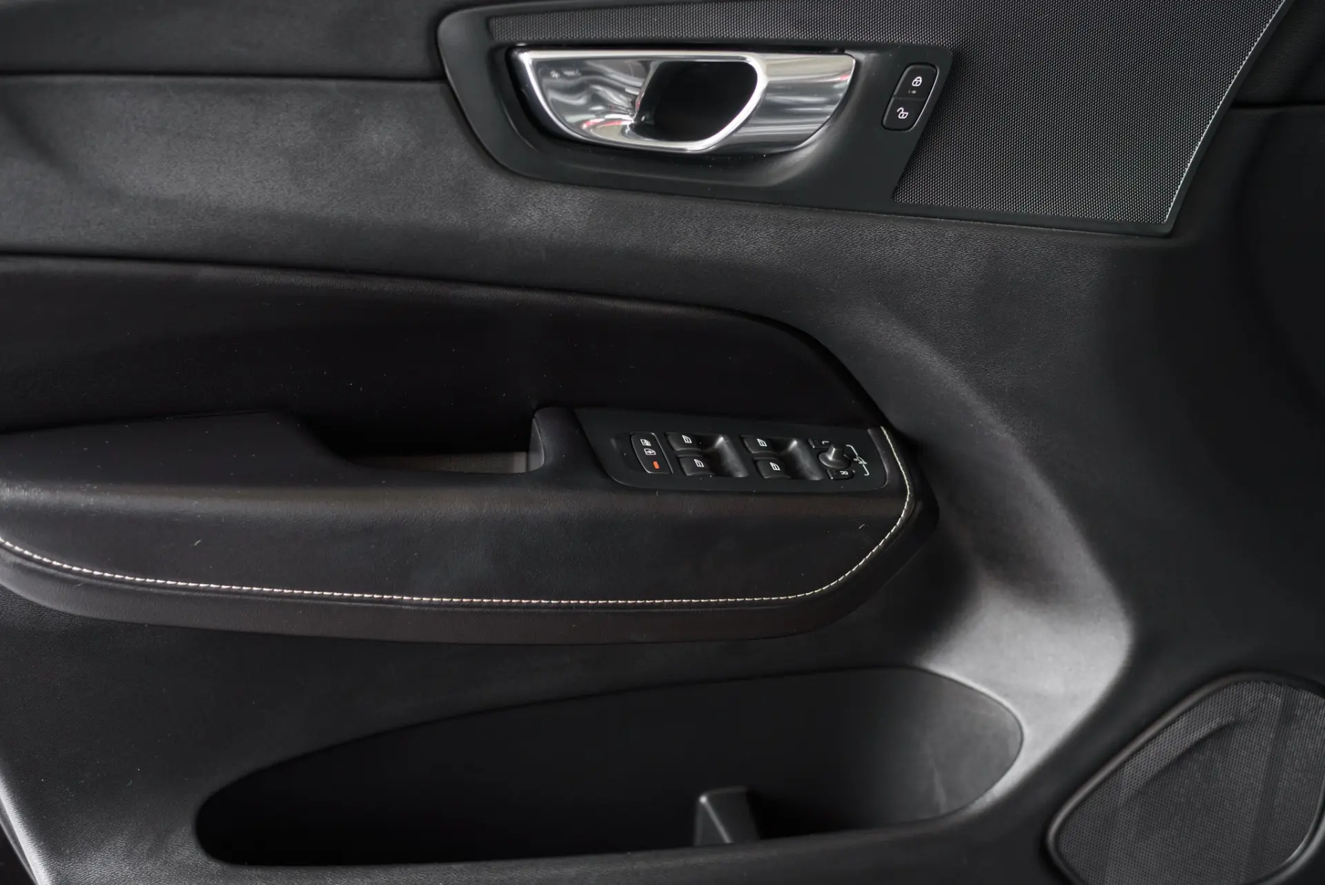 Volvo XC 60 2.0 T8 PHEV R-Design AWD 25
