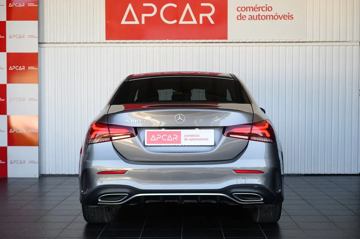 Mercedes-Benz A 180 Limousine d AMG Line Aut. 4