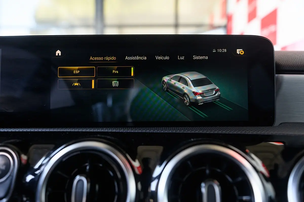 Mercedes-Benz A 180 Limousine d AMG Line Aut. 52