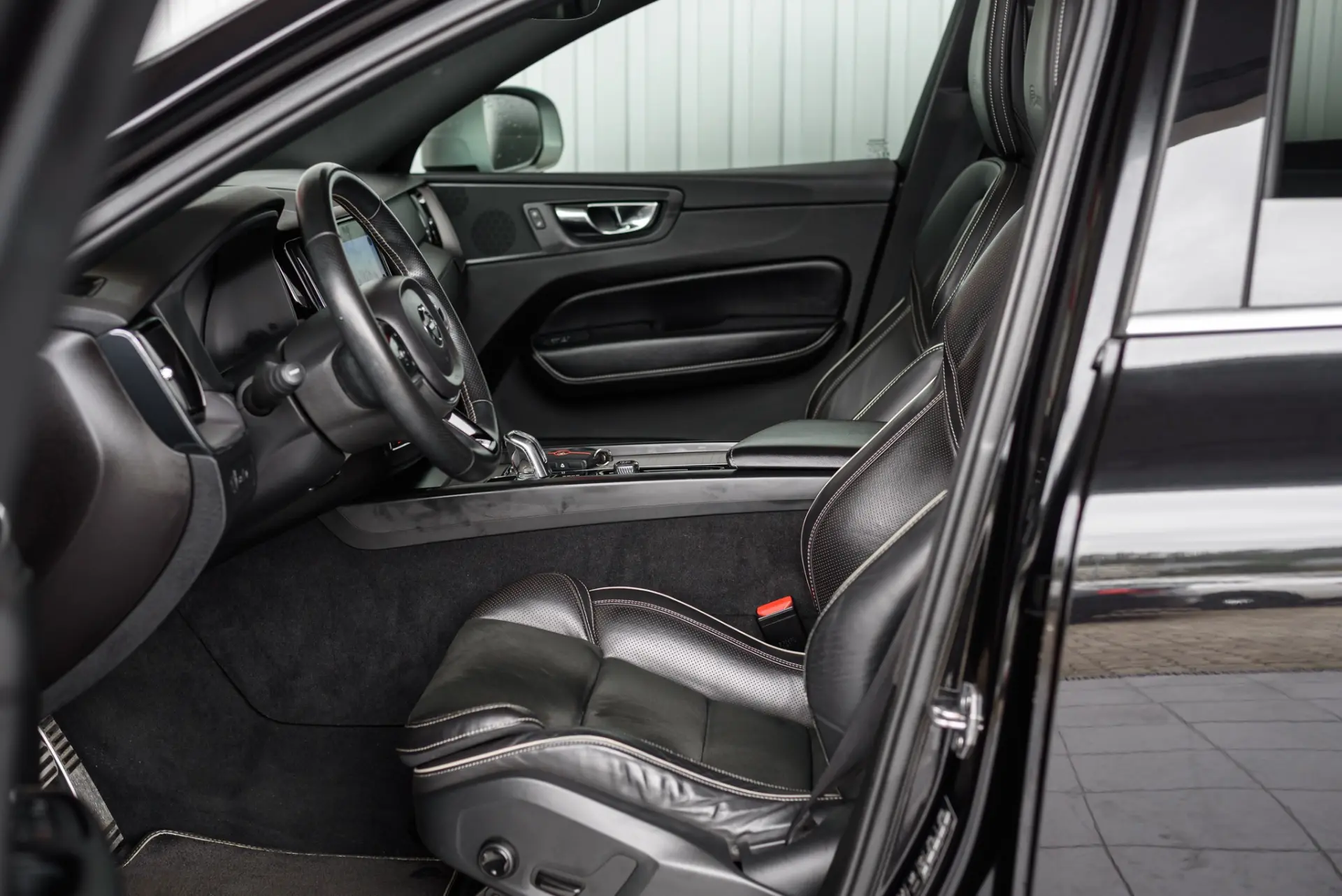 Volvo XC 60 2.0 T8 PHEV R-Design AWD 27