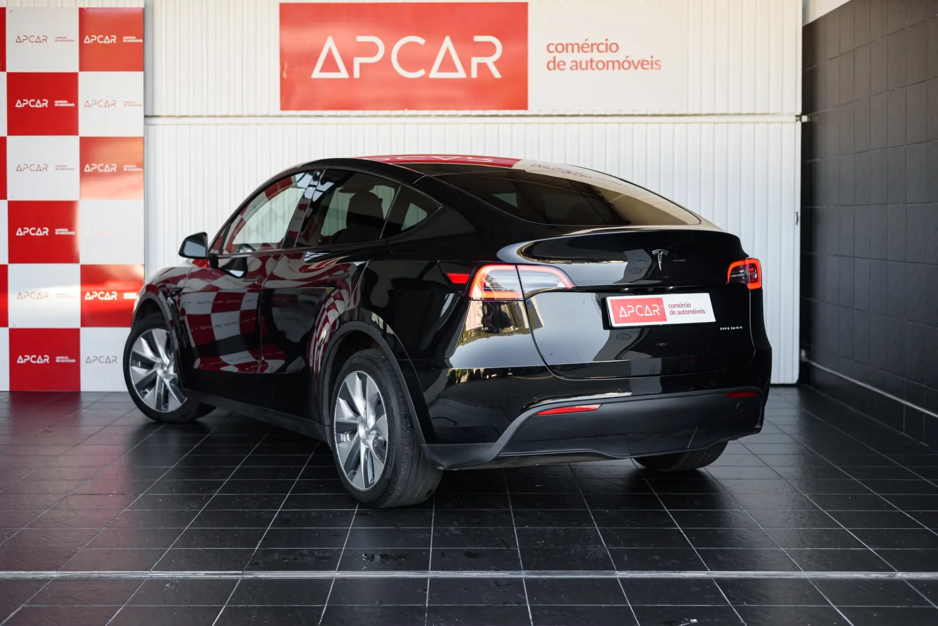 Tesla Model Y Long Range Dual Motor AWD 7