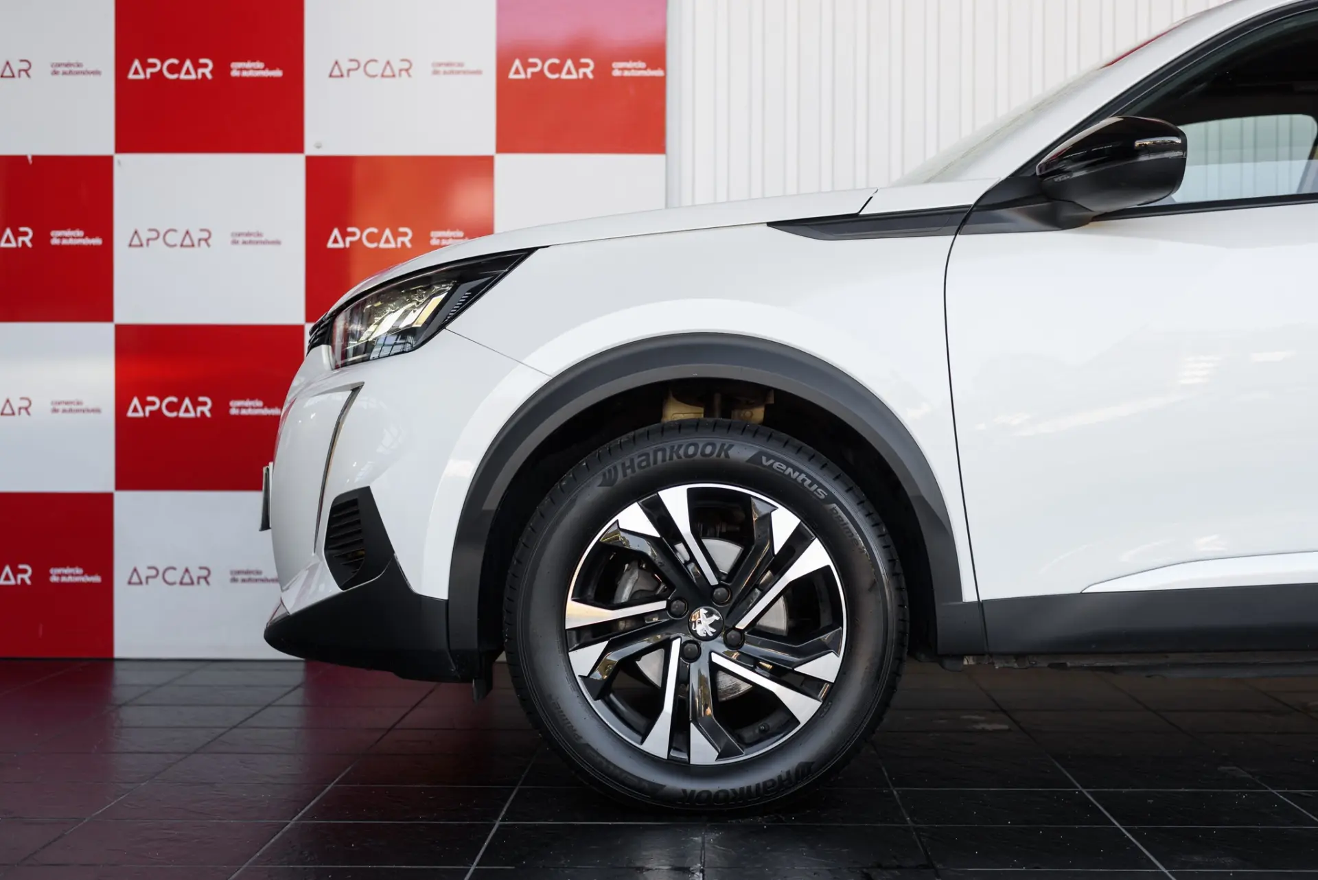 Peugeot 2008 1.2 PureTech Allure EAT8 9