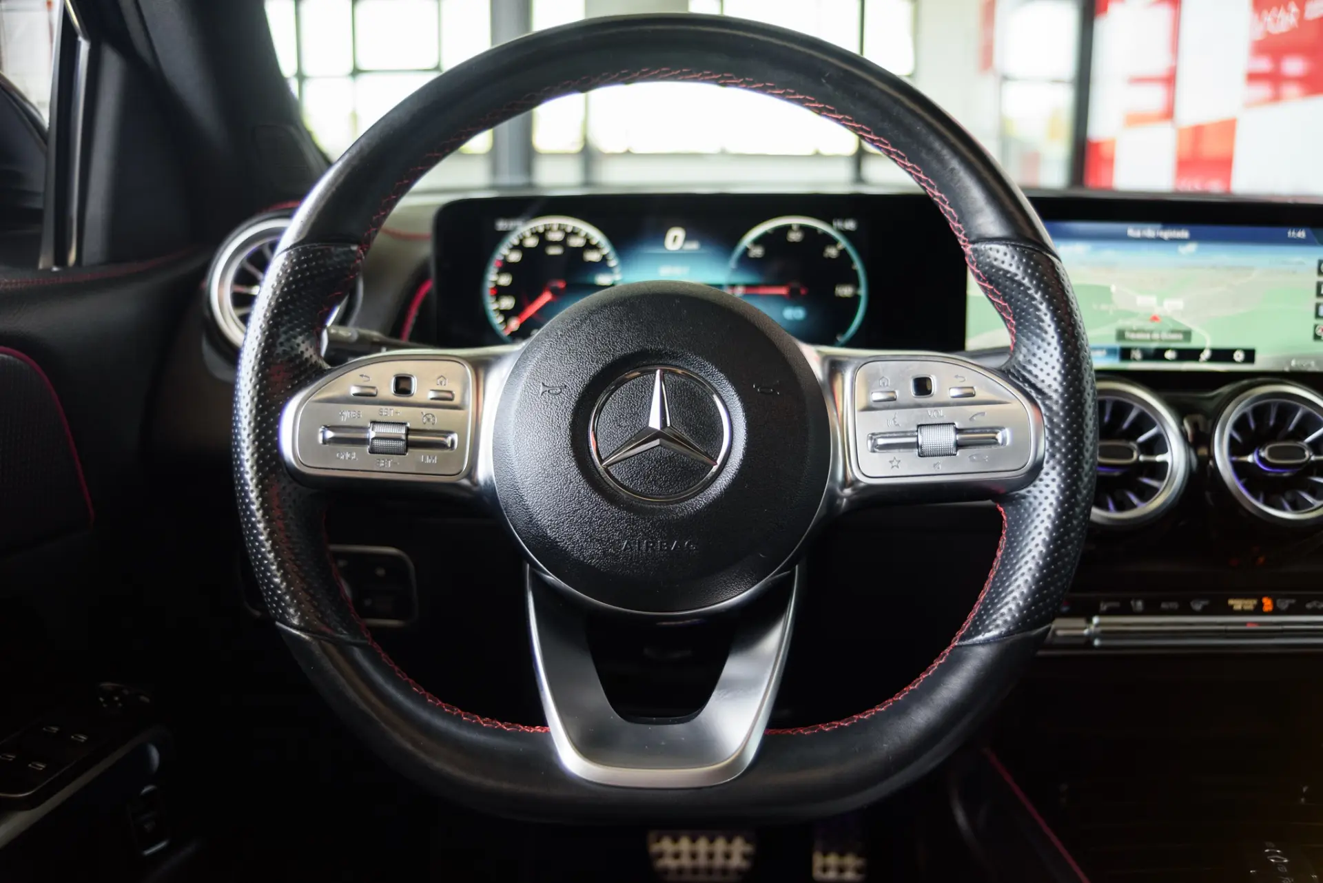 Mercedes-Benz EQB 350 4Matic AMG Line 32