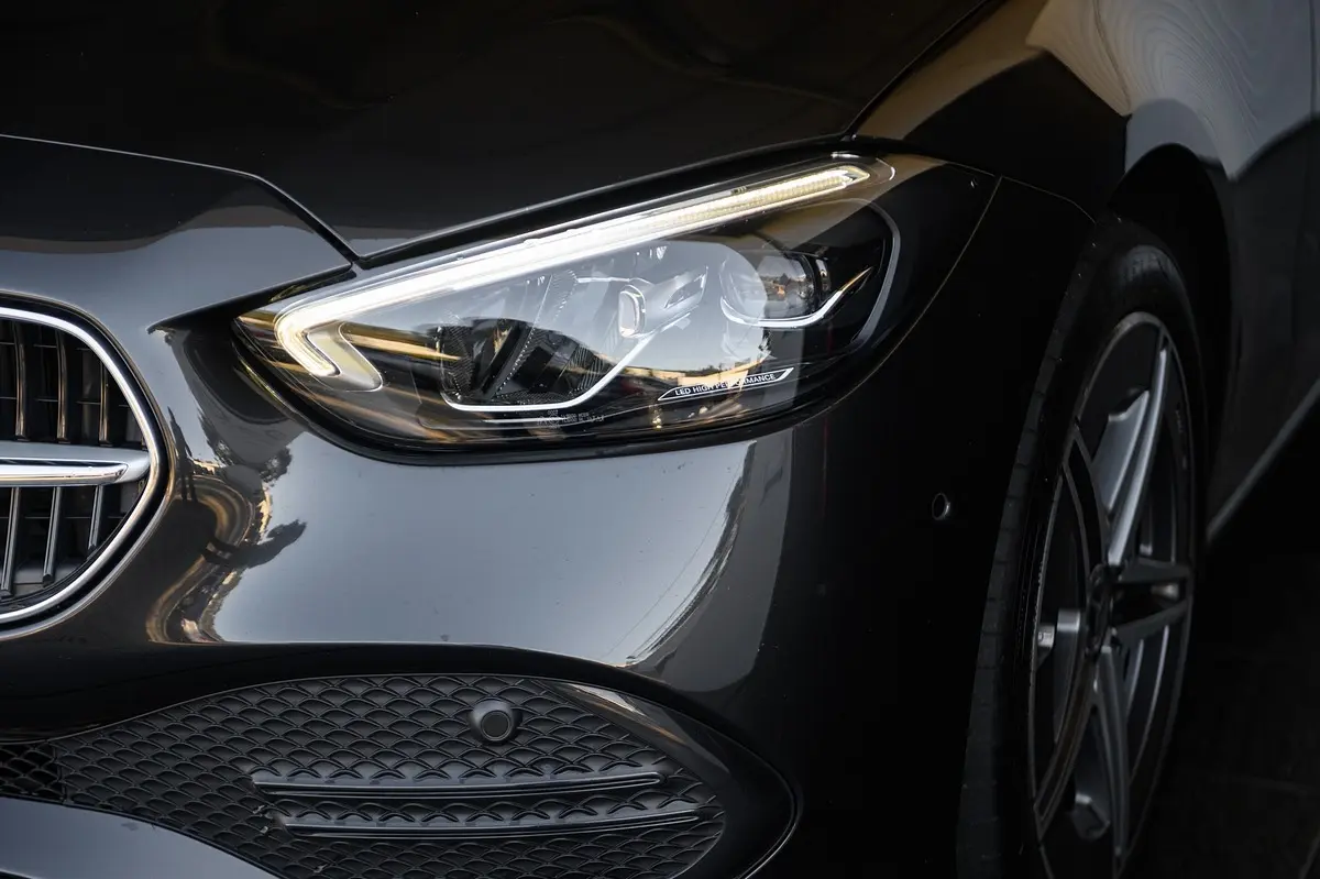 Mercedes-Benz C 300 e AMG Line 15