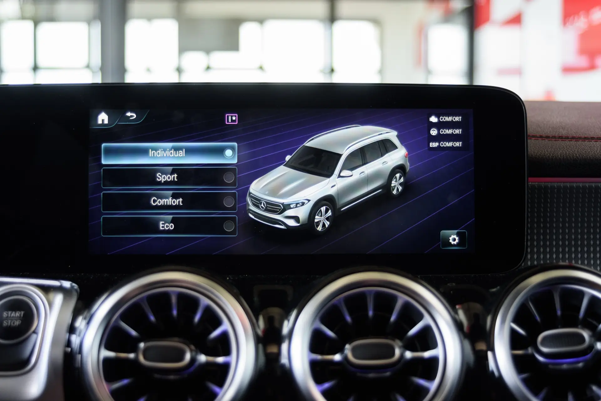 Mercedes-Benz EQB 350 4Matic AMG Line 36