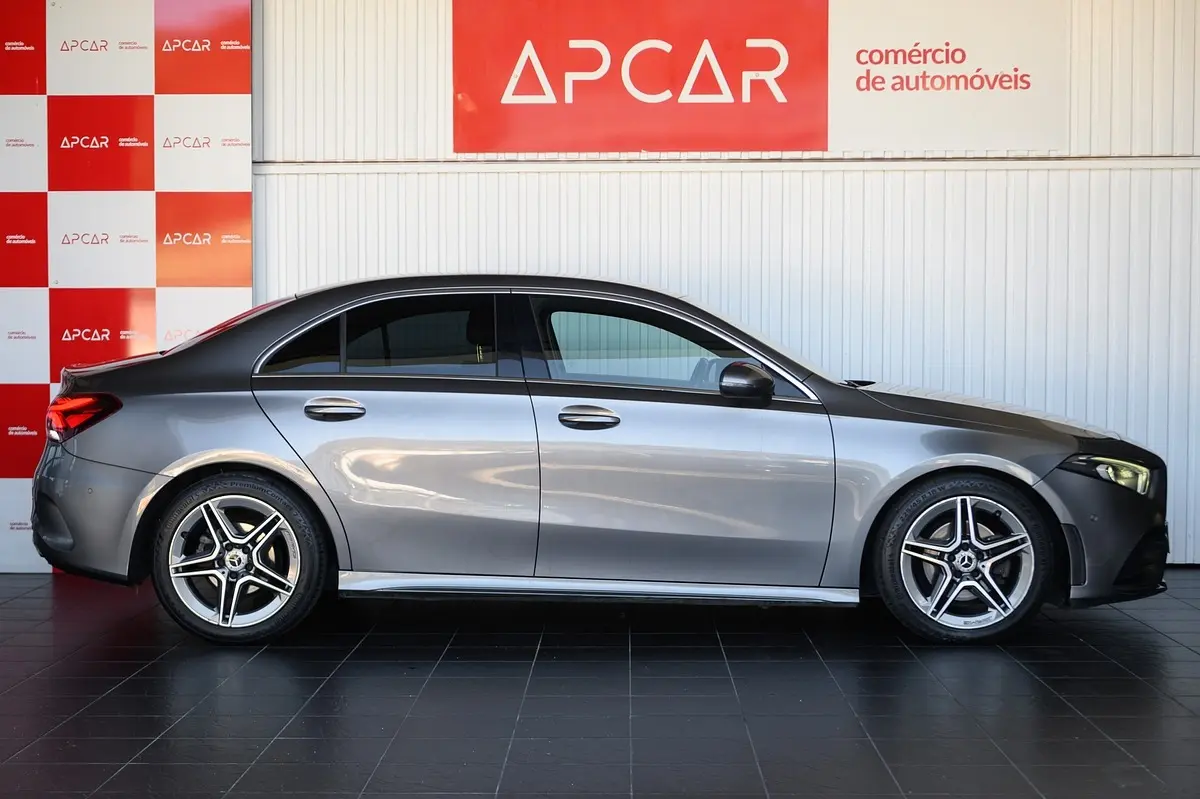 Mercedes-Benz A 180 Limousine d AMG Line Aut. 2