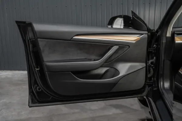 Tesla Model 3 Standard Range Plus RWD 16