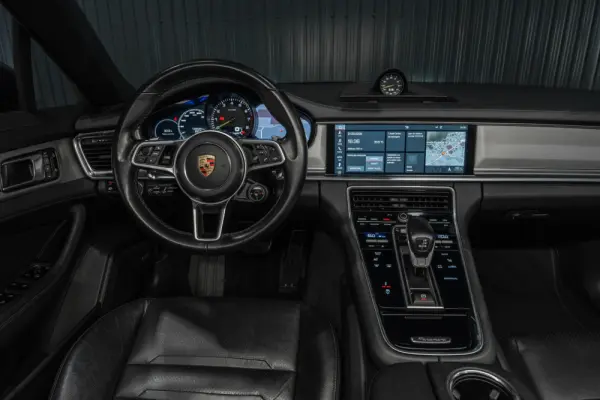 Porsche Panamera 4 E-Hybrid 7