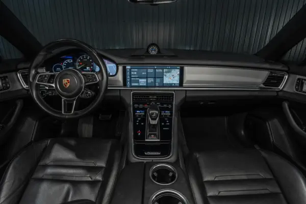 Porsche Panamera 4 E-Hybrid 6