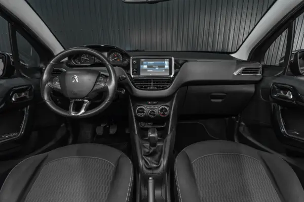 Peugeot 208 6