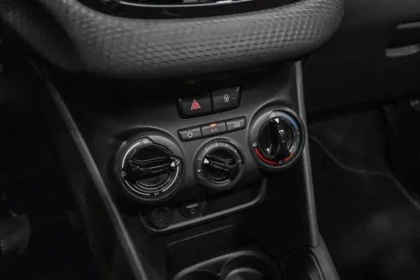 Peugeot 208 14