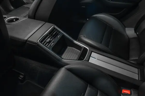 Porsche Panamera 4 E-Hybrid 27