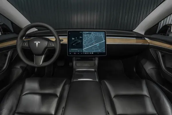 Tesla Model 3 Standard Range Plus RWD 6