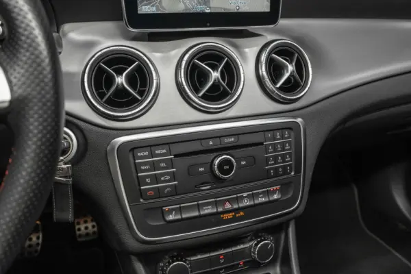 Mercedes-Benz CLA 220 d Shooting Brake AMG Line Aut. 14