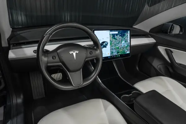 Tesla Model 3 Performance Dual Motor AWD 18