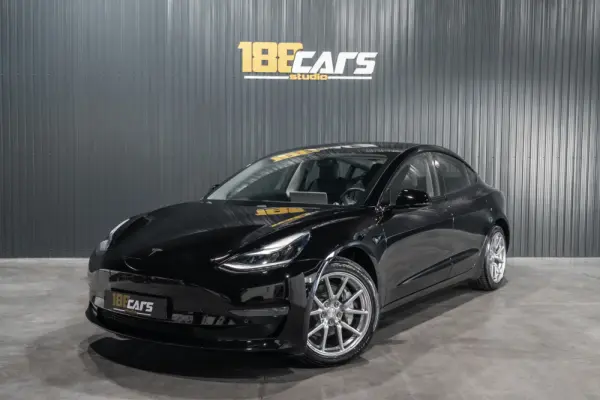 Tesla Model 3 Long-Range Dual Motor AWD 26