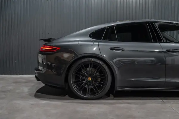 Porsche Panamera 4 E-Hybrid 42