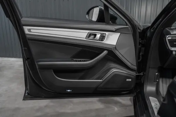 Porsche Panamera 4 E-Hybrid 18