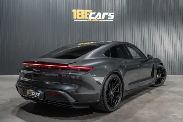 Porsche Taycan 4 5
