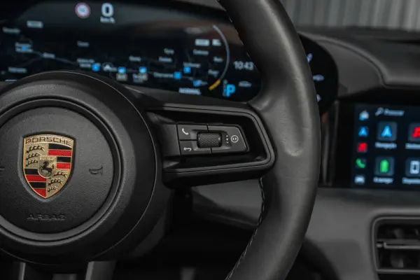 Porsche Taycan 4 11