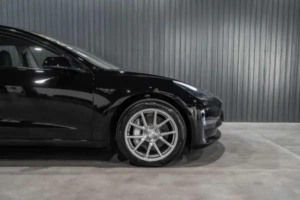 Tesla Model 3 Long-Range Dual Motor AWD 33
