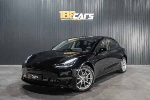 Tesla Model 3 Long-Range Dual Motor AWD 1