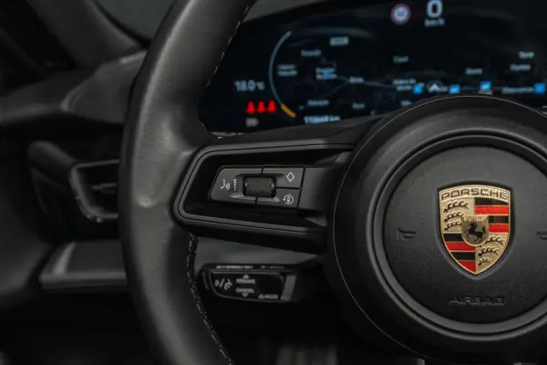 Porsche Taycan 4 10
