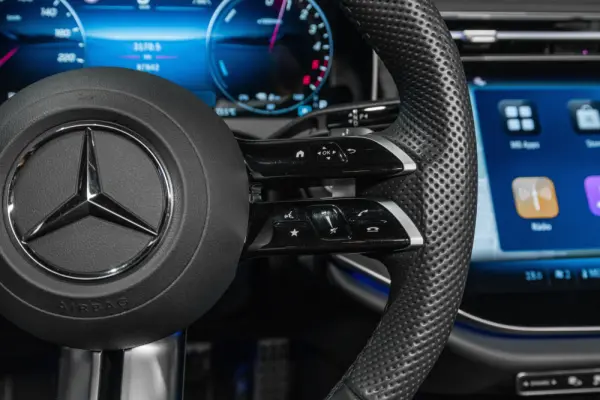 Mercedes-Benz E 300 e Station 11