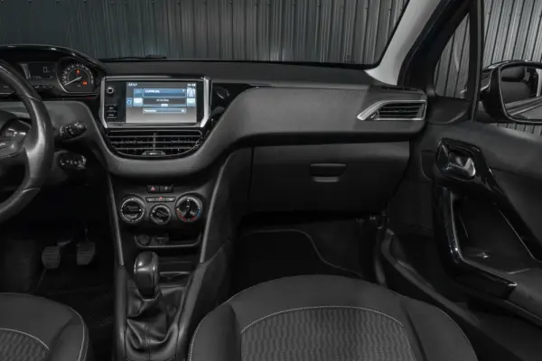 Peugeot 208 8