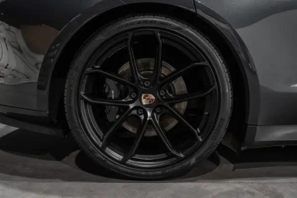 Porsche Taycan 4 39