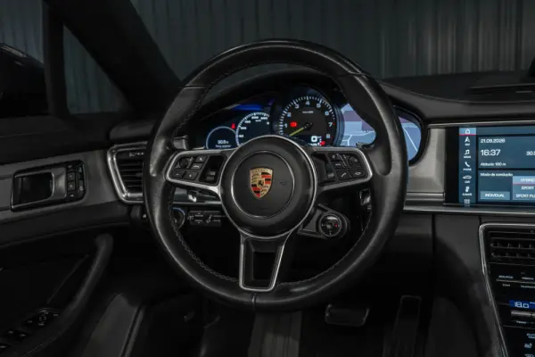 Porsche Panamera 4 E-Hybrid 9