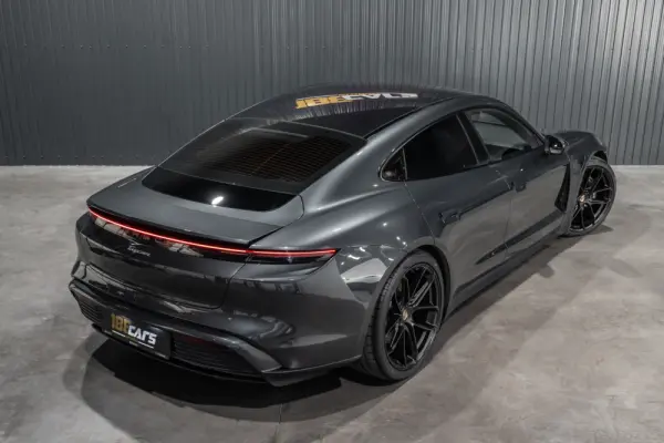 Porsche Taycan 4 42