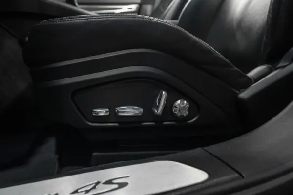Porsche Panamera S PDK 23