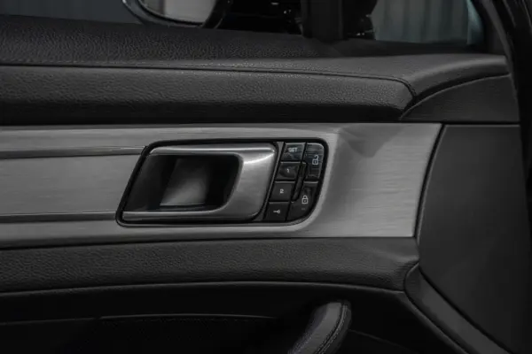 Porsche Panamera 4 E-Hybrid 19