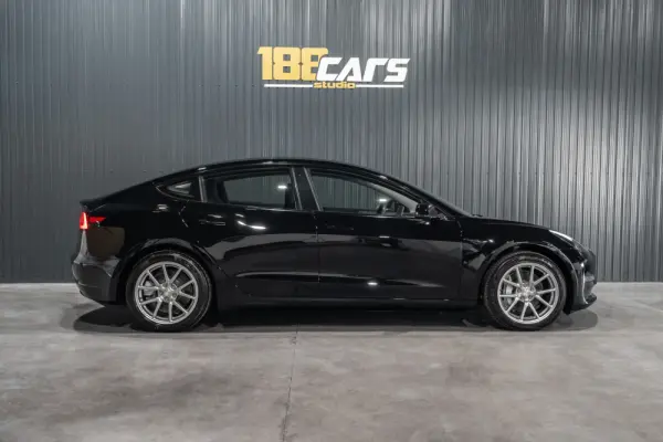 Tesla Model 3 Long-Range Dual Motor AWD 4